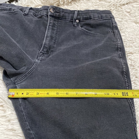 Good American Good Curve Black Jeans Frayed hem sz 18 36 - Picture 8 of 12